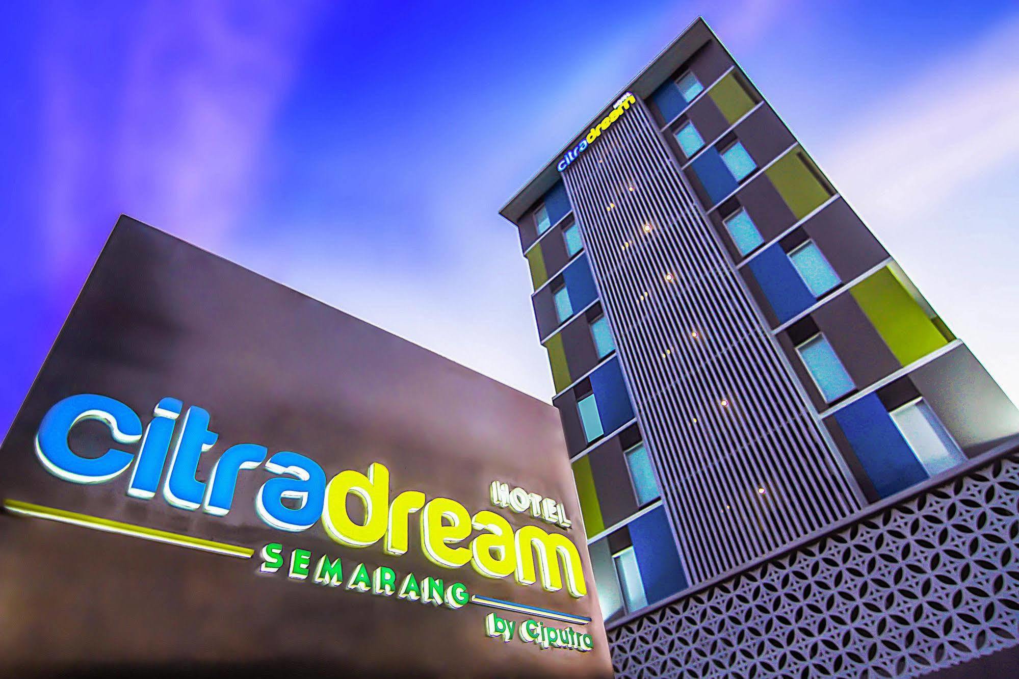 Hotel Citradream Semarang Esterno foto